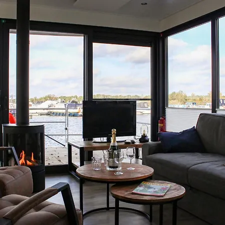 Ботель Maasparel