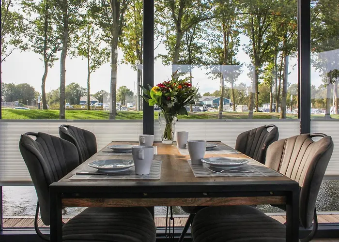 Maasparel Hotel en barco 5*