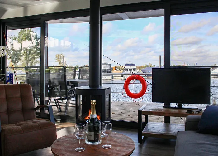 Maasparel Hotel en barco 5*